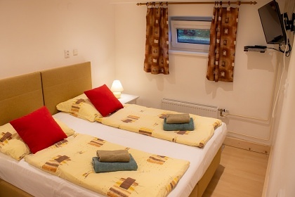 Chalupa a baz�n - �esk� �v�carsko - hrad �aun�tejn