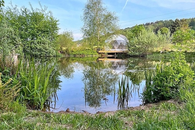 Glamping u rybníka s wellness - Lužické hory