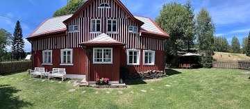 Roubenka u horské louky - Krušnohorská magistrála