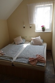 Chalupa a vinn� sklep - Hodon�nsko - CHKO P�lava