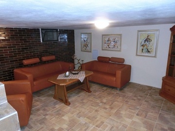 Chalupa a vinn� sklep - Hodon�nsko - CHKO P�lava