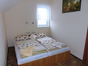 Chalupa a vinn� sklep - Hodon�nsko - CHKO P�lava