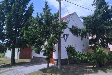 Chalupa a vinn� sklep - Hodon�nsko - CHKO P�lava