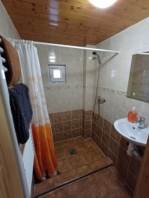 Chata a vinný sklep - sauna a koupací sud - Mutěnice