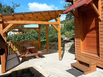 Chata a vinn� sklep - sauna a koupac� sud - Dub�any