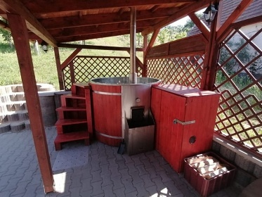 Chata a vinný sklep - sauna a koupací sud - Mutěnice