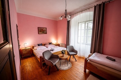 Chalupa CHKO �umava - hrad a z�mek Velhartice