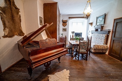 Chalupa CHKO �umava - hrad a z�mek Velhartice