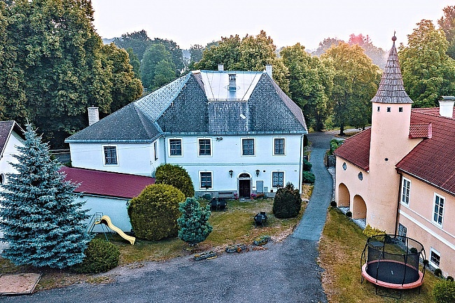 Chalupa CHKO �umava - hrad a z�mek Velhartice