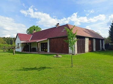 Rodinn� chalupa s baz�nem - Ho�ej�� Chalupy