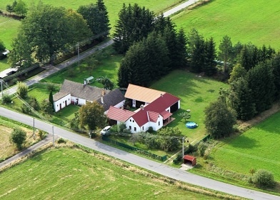 Rodinn� chalupa s baz�nem - Ho�ej�� Chalupy