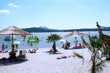 Chaty u M�chova jezera - Born� a hrad Bezd�z