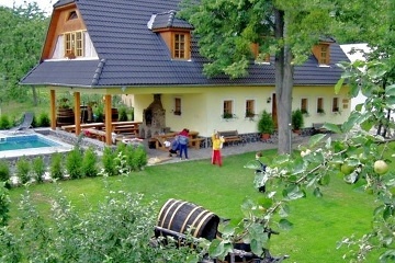 Chata s bazénem a wellness - Štiavnické vrchy