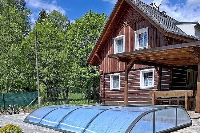 Chalupa s bazénem a wellness - Broumovsko