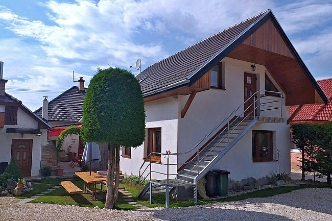 Chata s apartmny - Krsnohorsk Podhrad