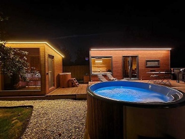 Glamping Prusiny - sauna a koupací sud