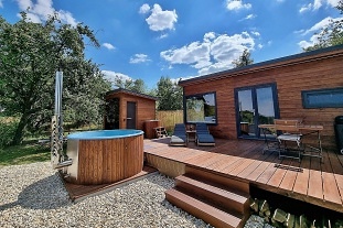 Recenze: Wellness glamping Prusiny - Netunice - hrad Radyn�