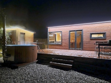 Glamping Prusiny - sauna a koupací sud