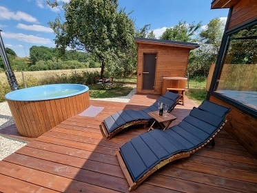 Glamping Prusiny - sauna a koupací sud