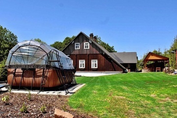 Chalupa baz�n a koupac� sud - Orlick� hory