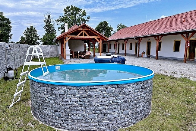 Chalupa s baznem - Vesel nad Lunic - Horusice