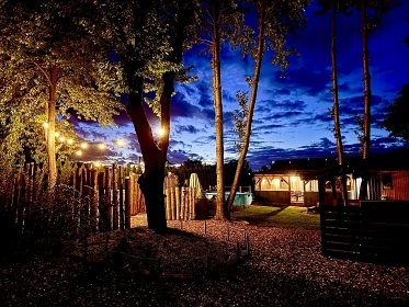 Chata s bazénem - ZOO Dvůr Králové nad Labem