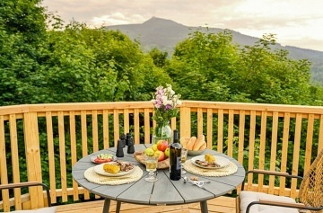 Glamping v korun�ch strom� - v�hled na Je�t�d