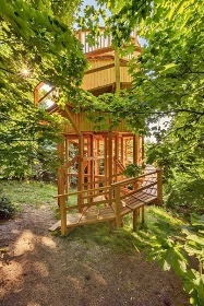 Glamping v korun�ch strom� - v�hled na Je�t�d