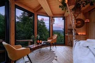 Glamping v korun�ch strom� - v�hled na Je�t�d