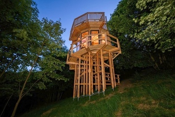 Glamping v korun�ch strom� - v�hled na Je�t�d