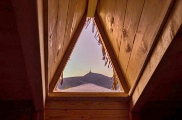 Glamping Treehouse a sauna - v�hled na Je�t�d