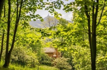 Glamping Treehouse a sauna - v�hled na Je�t�d