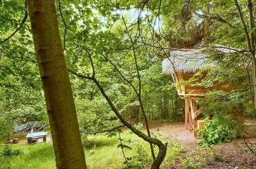 Glamping Treehouse a sauna - v�hled na Je�t�d