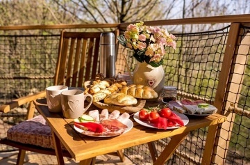 Glamping v lese - Treehouse a sauna - Je�t�d