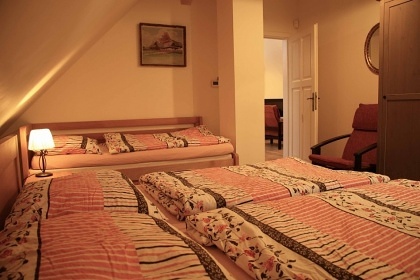 Chalupa a koupac� jez�rko - �ern� hora - Krkono�e