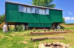 Glamping Šumava - Maringotka sauna a jezírko