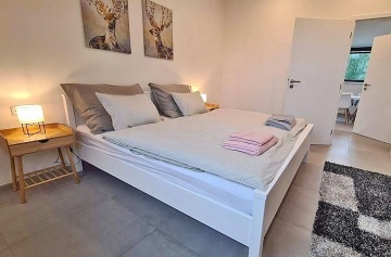 Chata vhled na Paseckou sla s jezrkem - Kvilda