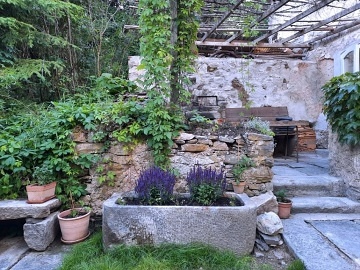 Chalupa ern v Poumav - jezero Lipno - Frymburk