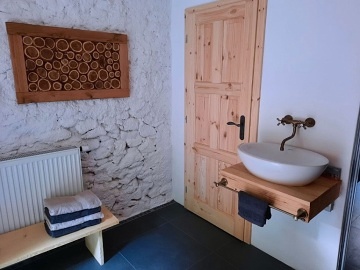 Chalupa ern v Poumav - jezero Lipno - Frymburk