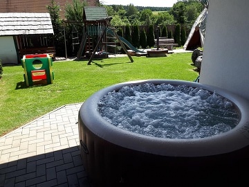 Rodinn� chaty u S�zavy - sauna a koupac� sud