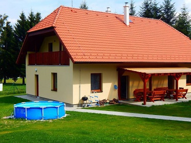 Chalupa s baz�nem u jezera Lipno - Horn� Plan�