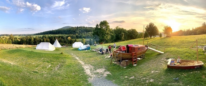 Glamping stany - v�hled na p�ehradu Slezsk� Harta