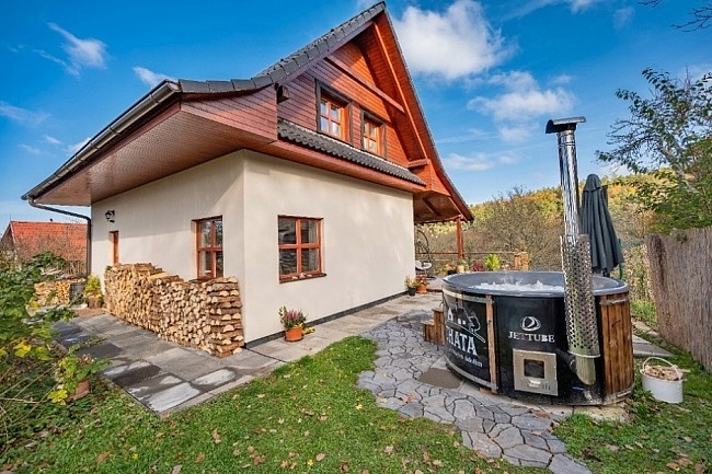 Chata s koupacm sudem - CHKO Bl Karpaty