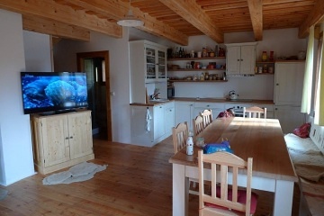 Chalupa s baz�nem - u hradu Kost - �esk� r�j