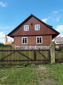 Chalupa s baz�nem - u hradu Kost - �esk� r�j