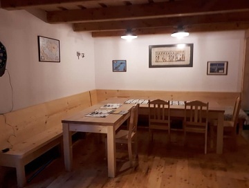 Chalupa s baz�nem - u hradu Kost - �esk� r�j