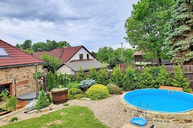 Wellness chalupa s baz�nem - p�ehrada Vranov