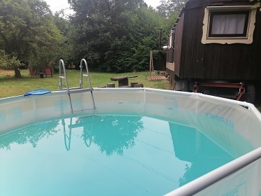 Glamping Medová Maringotka-Lískovec u FM