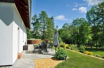 Chalupa s baz�nem - pod Je�t�dem - Ran� Malevil