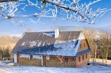 Chalupa s baznem - Orlick hory - Pastviny